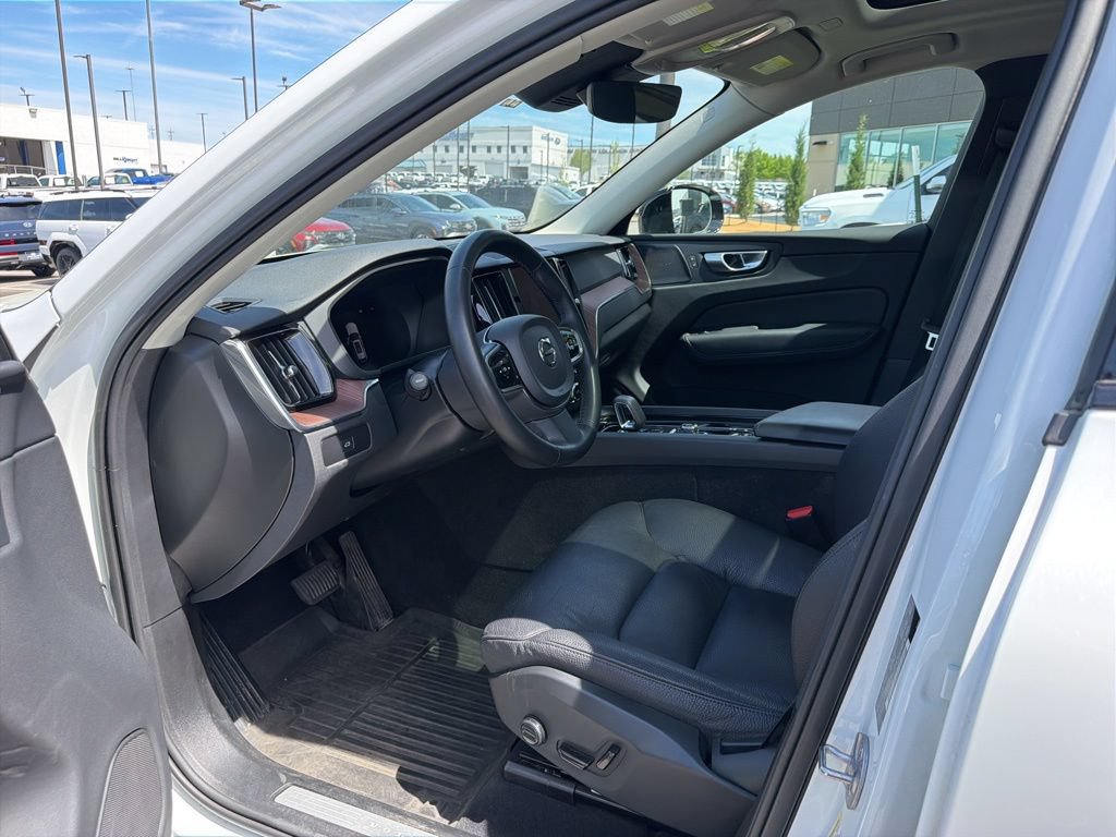 Used 2024 Volvo XC60 B5 Plus w/ Protection Package Premier AWD/4WD image 8