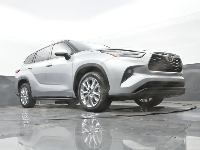 Used 2021 Toyota Highlander Limited FWD image 23
