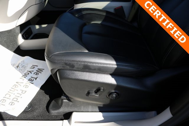 Used 2024 Chrysler Pacifica Select image 13
