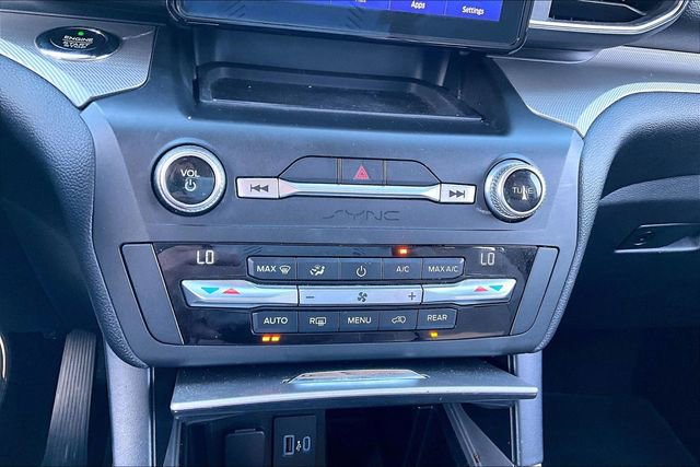 Used 2020 Ford Explorer XLT w/ Equipment Group 202A image 32