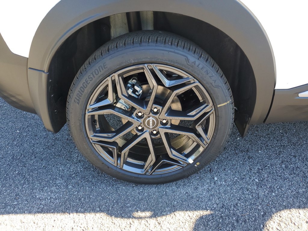 New 2027 Nissan Kicks SR w/ SR Premium Package FWD image 5
