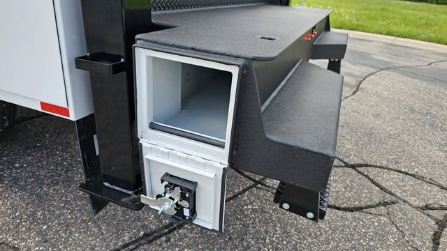 New 2025 Ford F550 4x4 Regular Cab Super Duty image 13