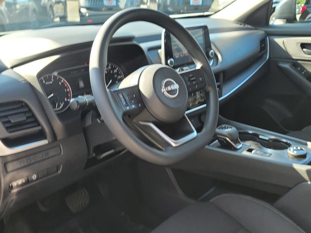 Used 2024 Nissan Rogue S AWD/4WD image 13