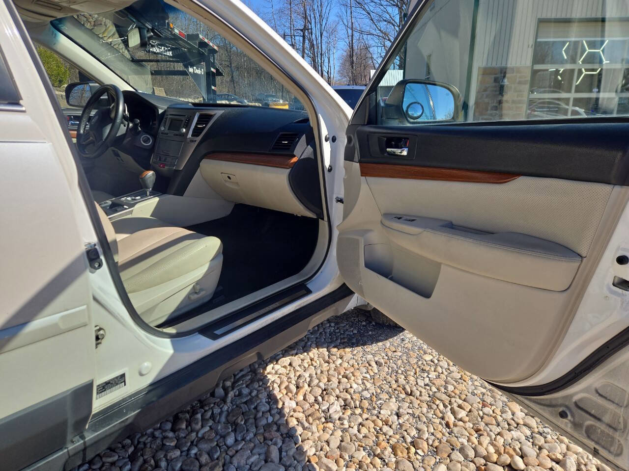 Used 2013 Subaru Outback 2.5i Limited AWD/4WD image 22