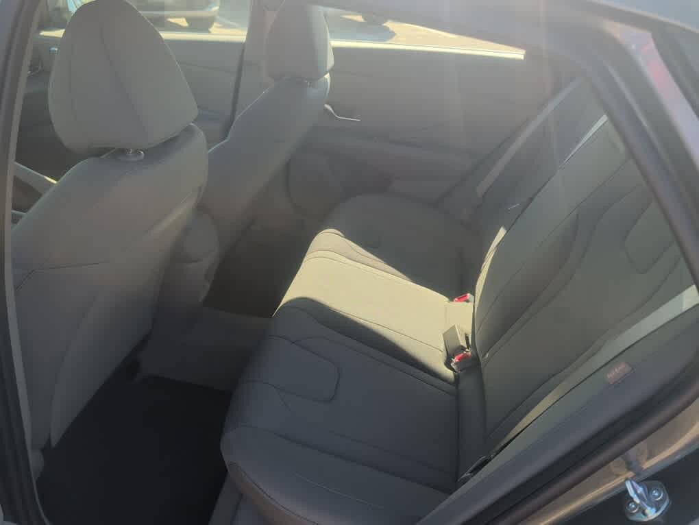 New 2026 Hyundai Elantra SE FWD image 19