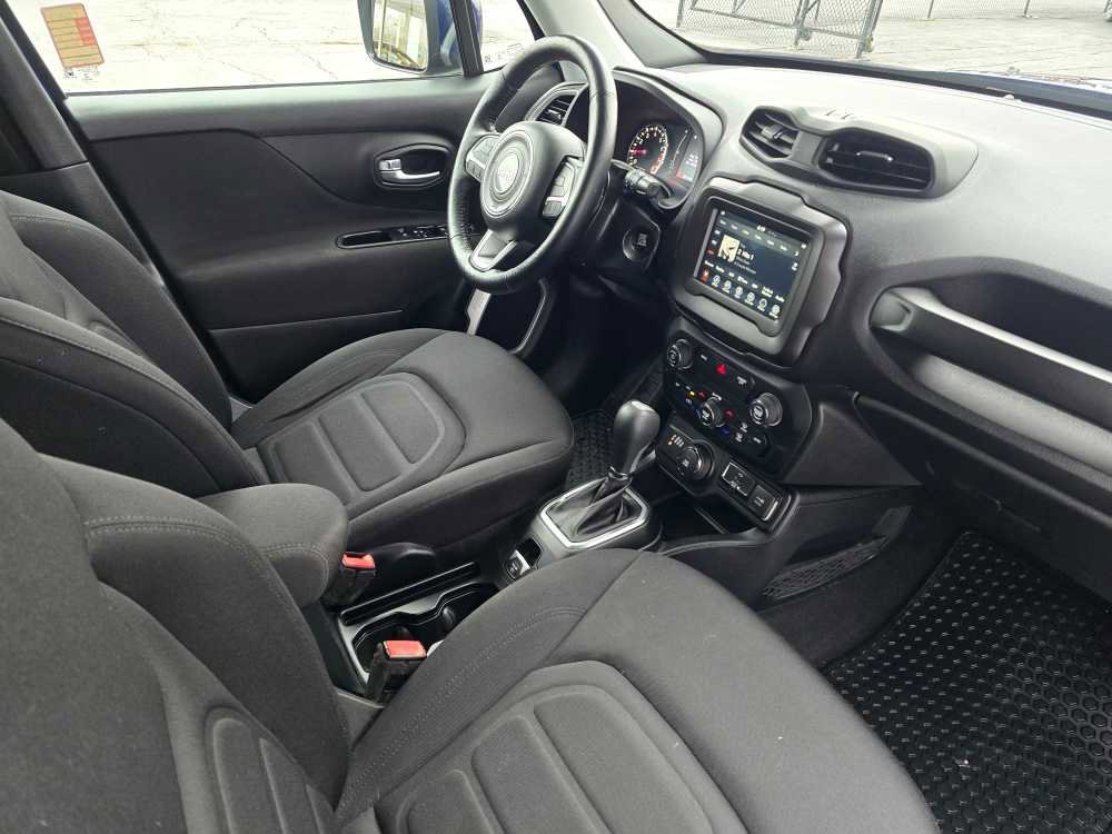 Used 2019 Jeep Renegade Latitude w/ Cold Weather Group AWD/4WD image 16