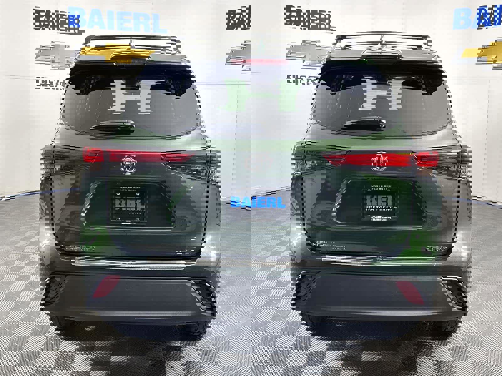 Used 2023 Toyota Highlander XLE image 4