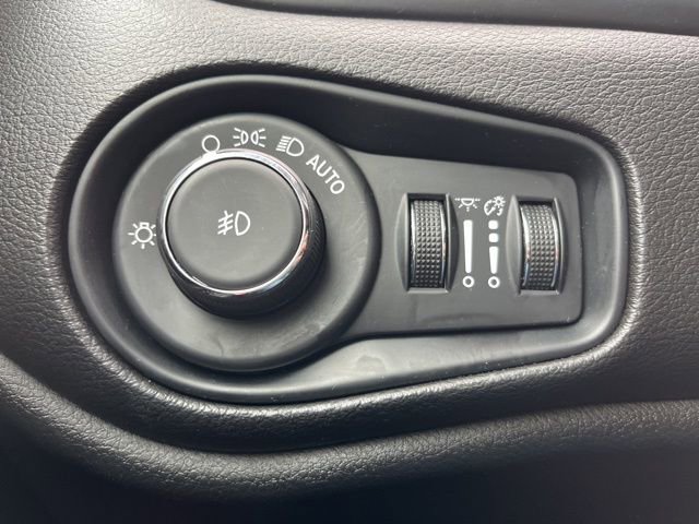 Used 2022 Jeep Renegade Trailhawk w/ Trailer Tow Group image 26