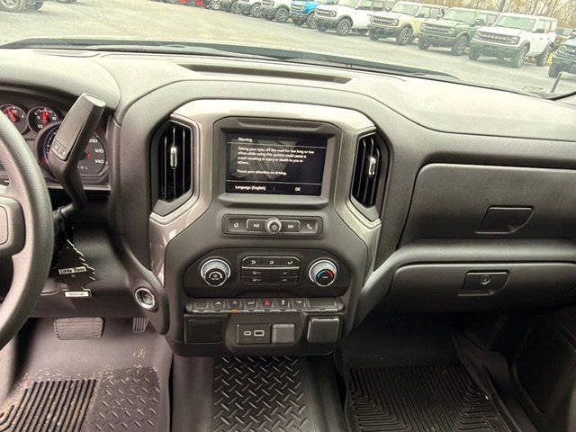 Used 2026 Chevrolet Silverado 1500 Custom image 2