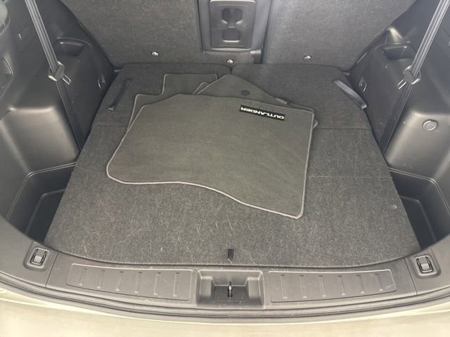 Used 2025 Mitsubishi Outlander SE AWD/4WD image 32