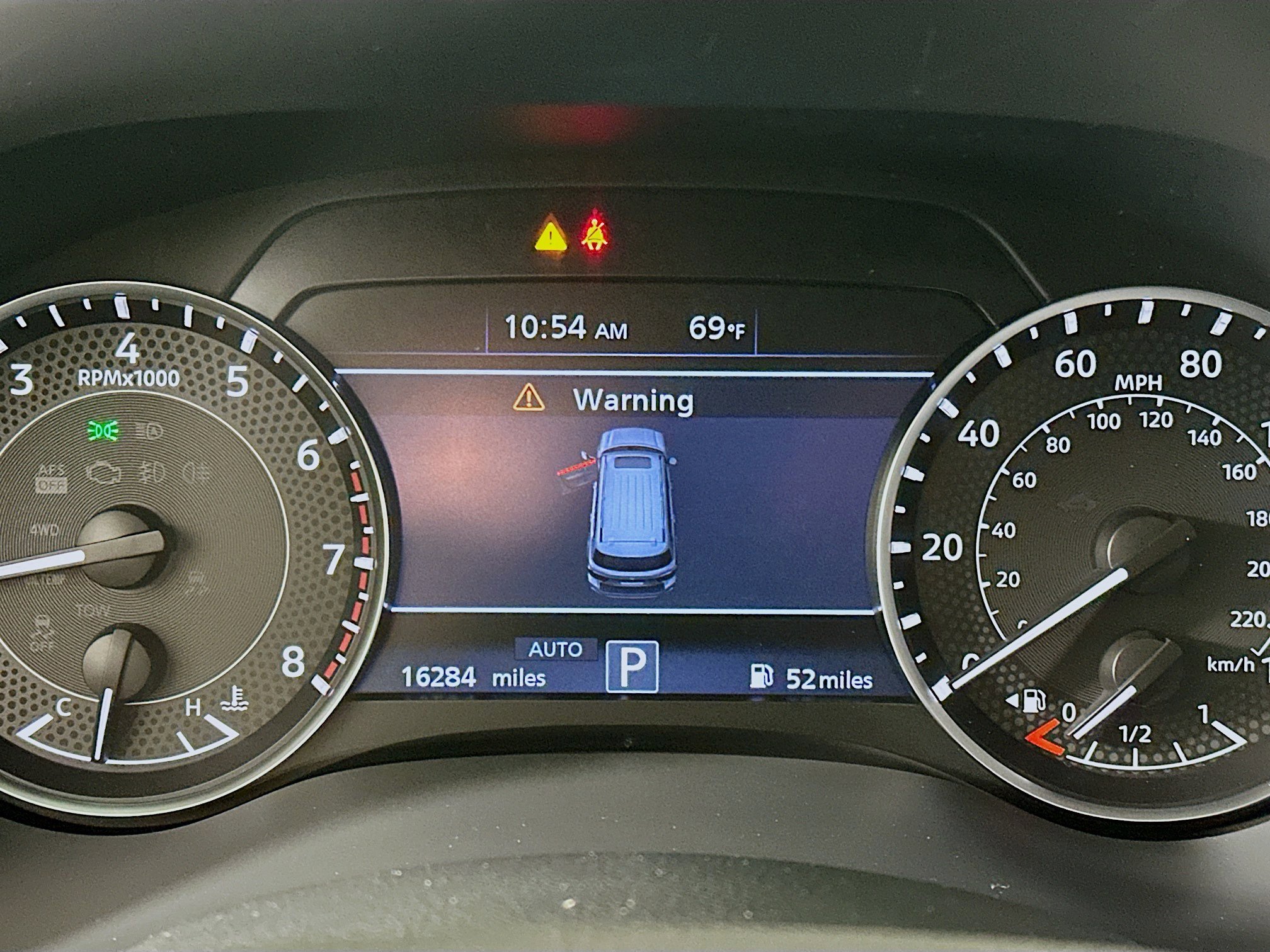 Used 2024 Nissan Armada SL w/ Captain's Chairs Package image 18