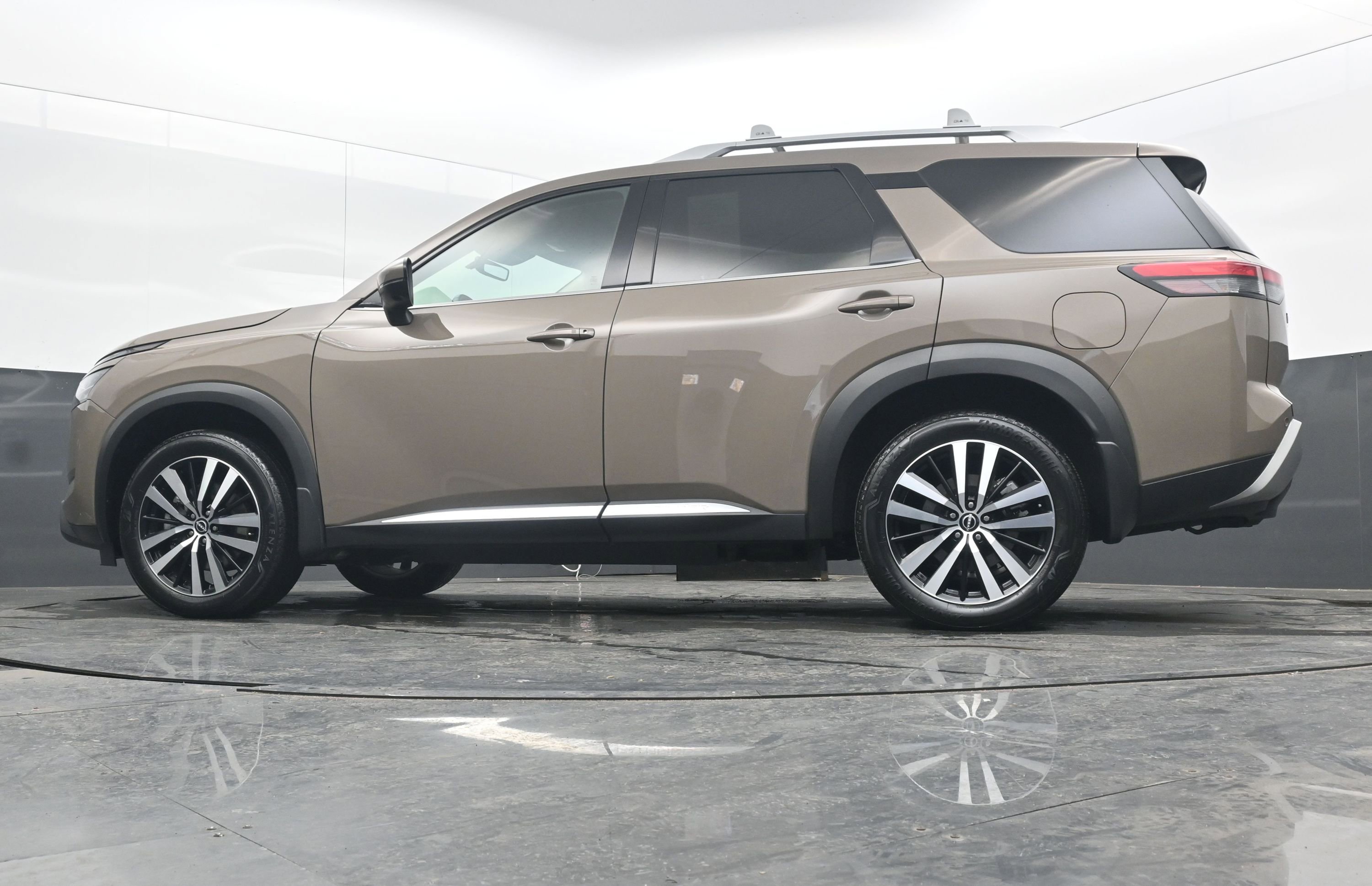 Certified 2024 Nissan Pathfinder Platinum w/ Cargo Package image 27