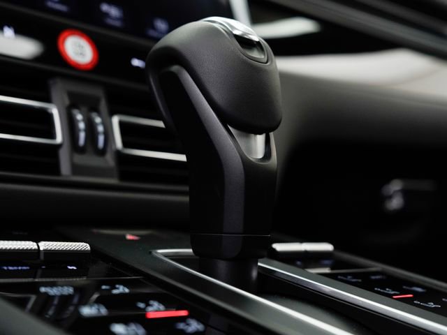 Certified 2025 Porsche Macan AWD/4WD image 22