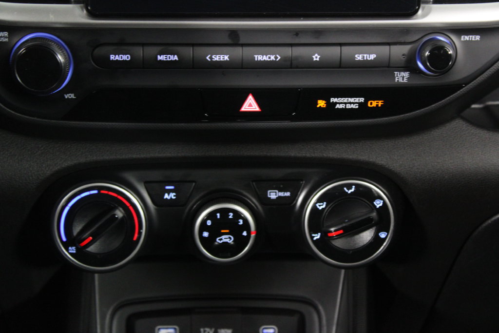 Certified 2024 Hyundai Venue SE FWD image 22