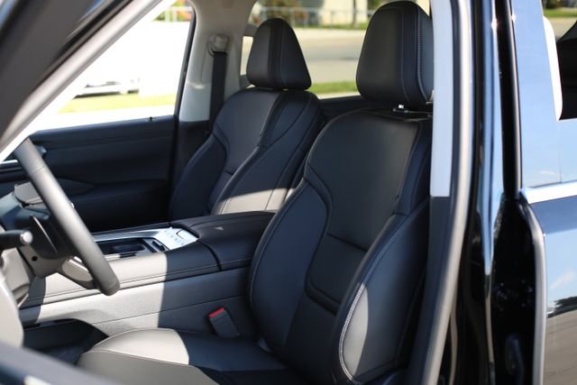 New 2026 Nissan Armada SV image 9