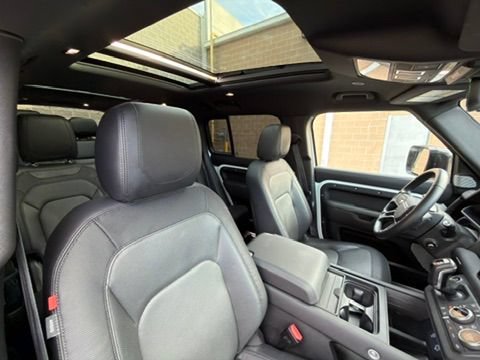 Used 2024 Land Rover Defender 130 X-Dynamic SE AWD/4WD image 25
