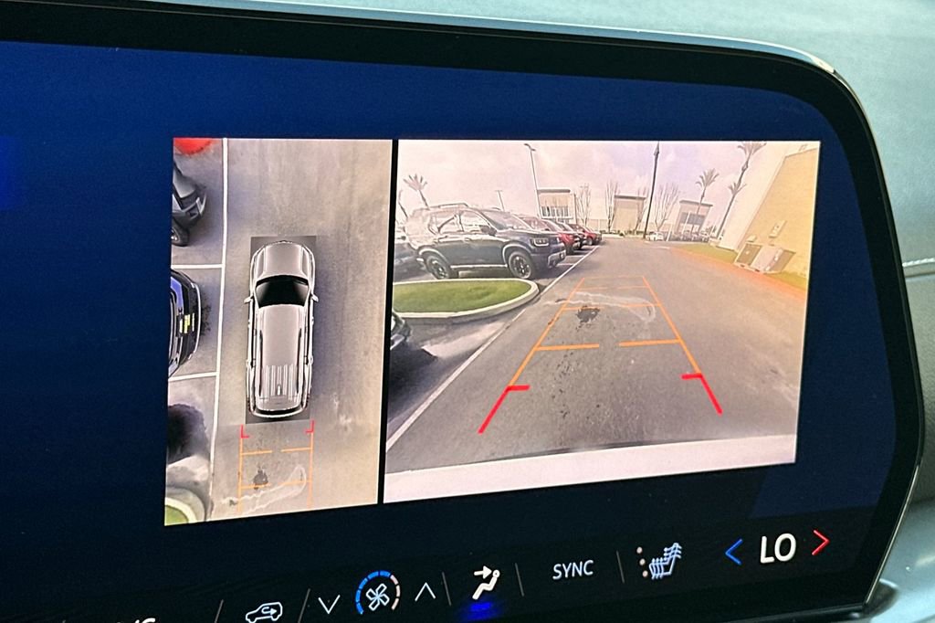 Used 2024 Chevrolet Traverse LT image 22