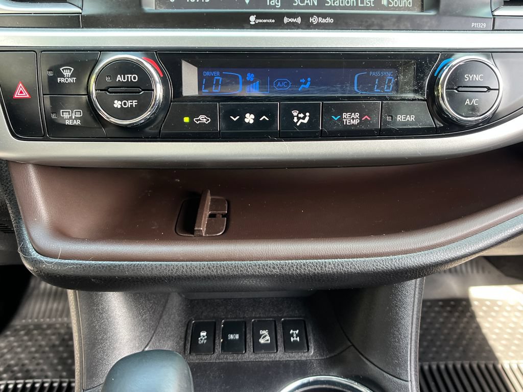 Used 2018 Toyota Highlander Plus AWD/4WD image 17