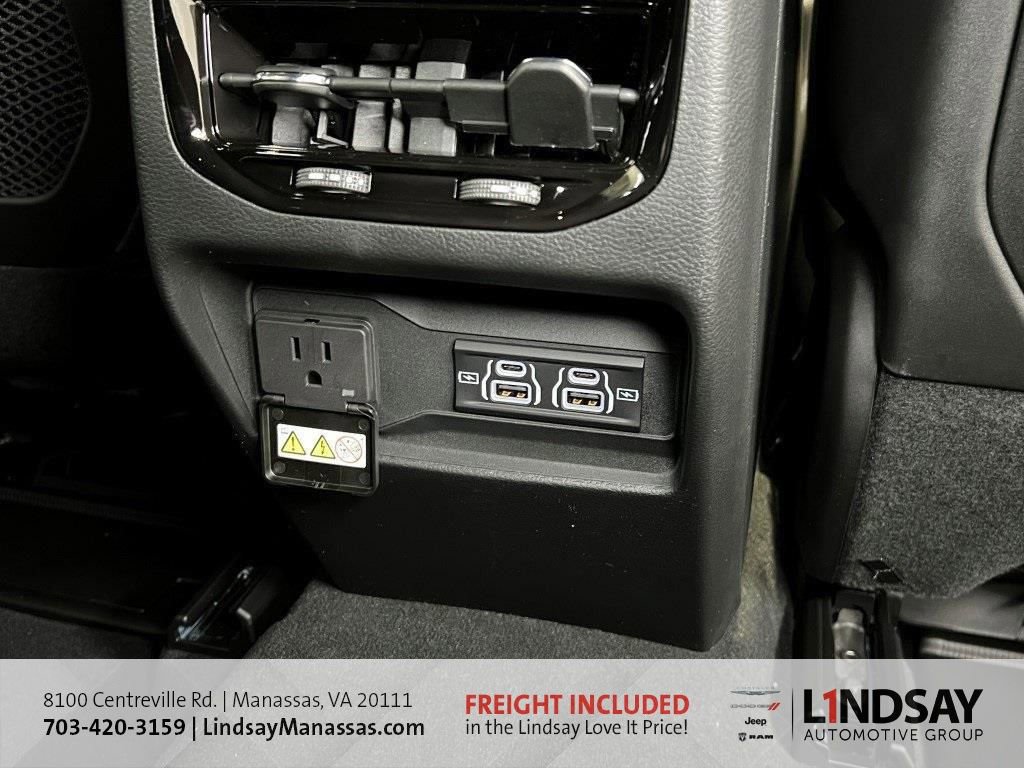 New 2025 Jeep Grand Cherokee Laredo w/ Luxury Tech Group I image 15