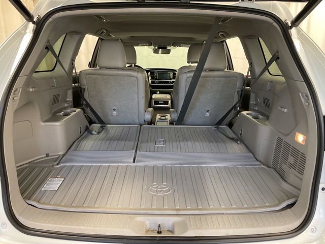 Used 2019 Toyota Highlander XLE image 6