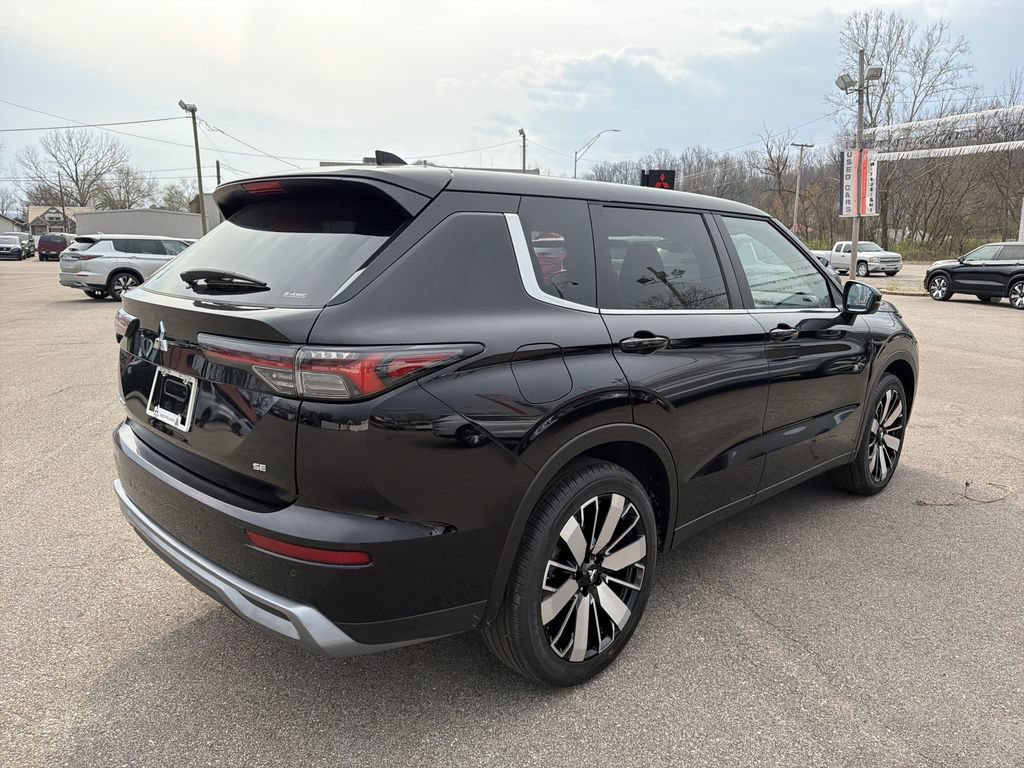 New 2026 Mitsubishi Outlander SE AWD/4WD image 3