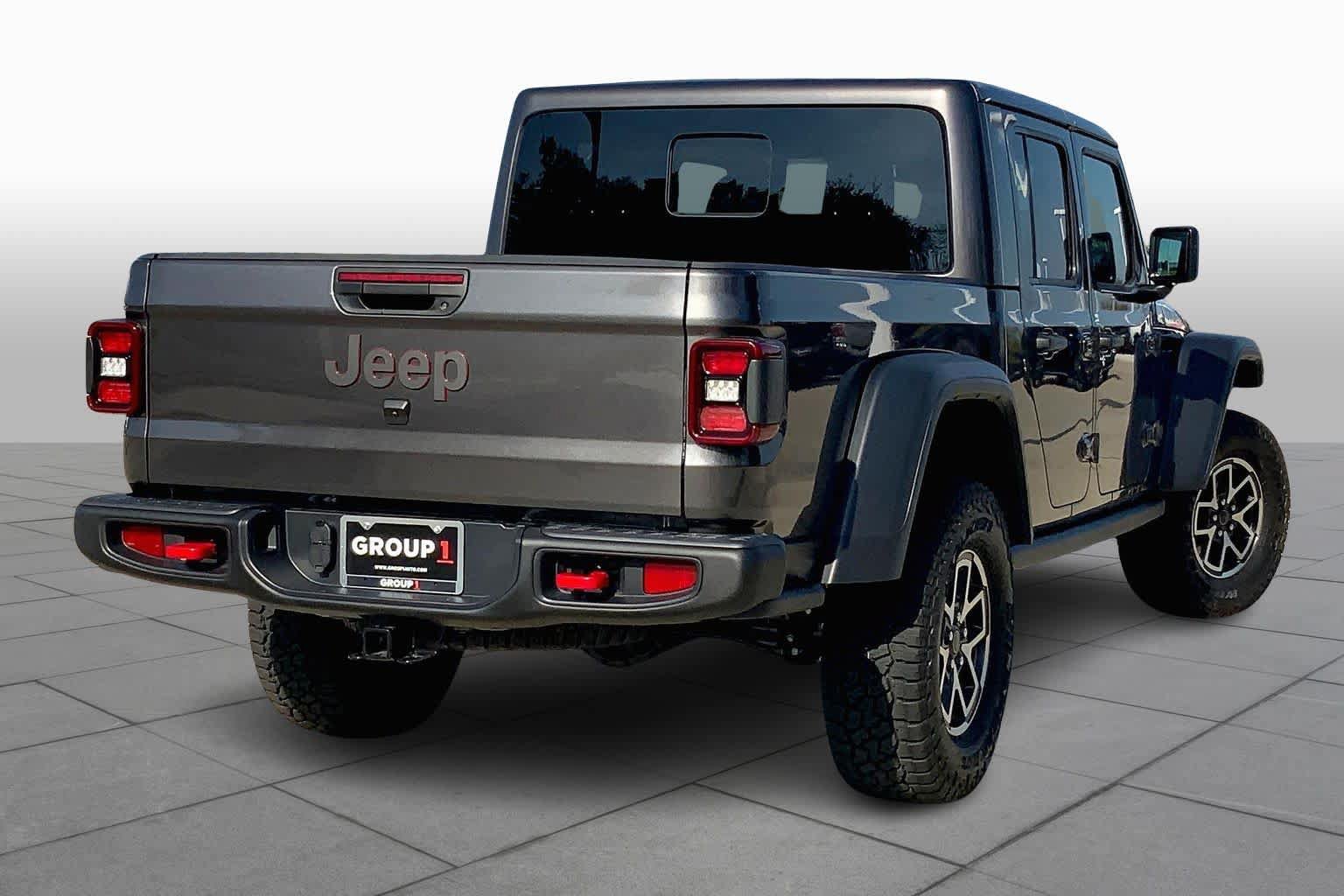 Used 2025 Jeep Gladiator Rubicon w/ Convenience Group AWD/4WD image 13