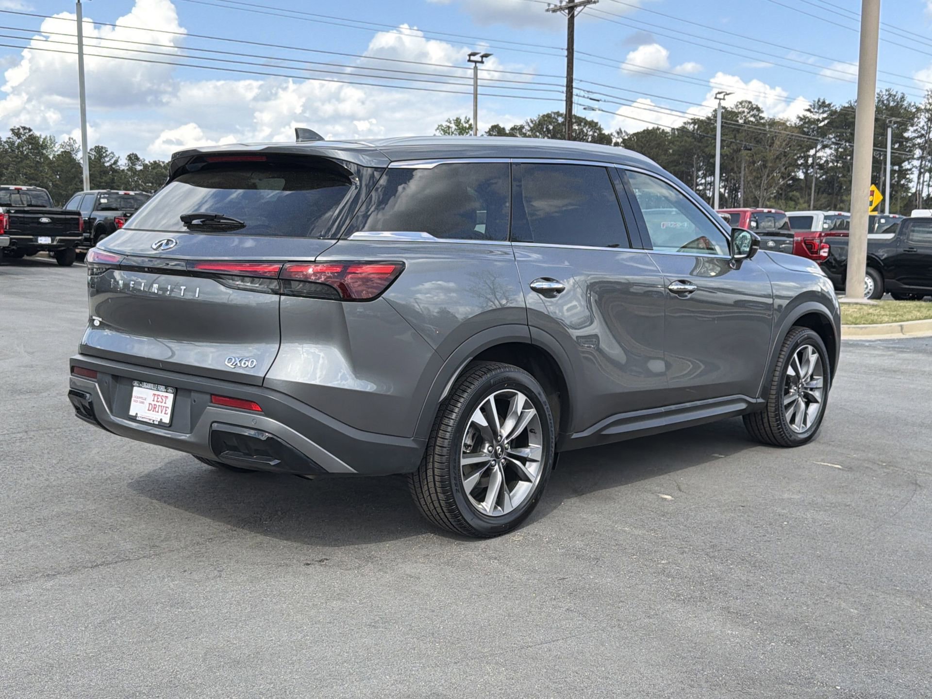 Used 2023 INFINITI QX60 Luxe w/ Performance Audio Package image 29