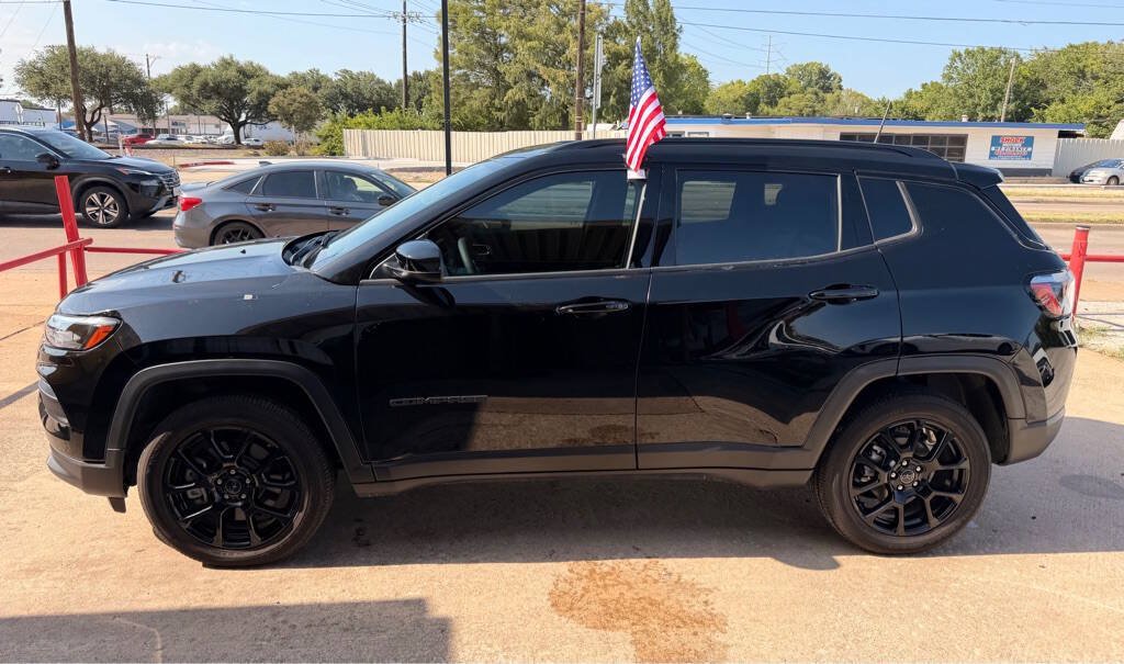Used 2026 Jeep Compass Latitude w/ Quick Order Package 29K AWD/4WD image 2