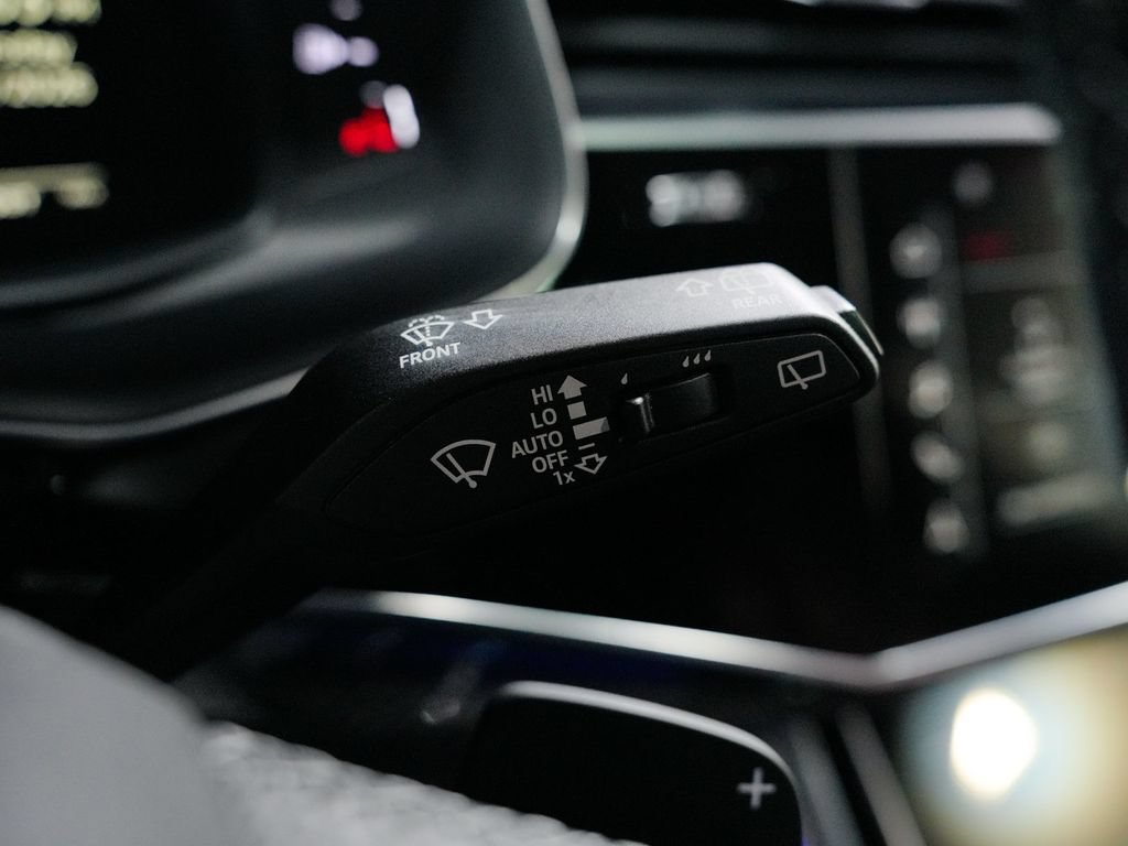 Used 2023 Audi SQ8 Premium Plus w/ SQ8 Luxury Package AWD/4WD image 27