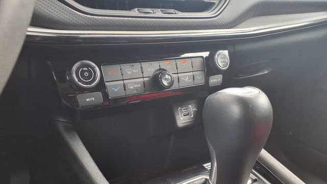 Used 2025 Jeep Compass Trailhawk image 26