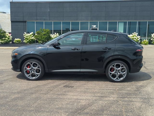Used 2024 Alfa Romeo Tonale Veloce w/ Active Assist Package AWD/4WD image 6