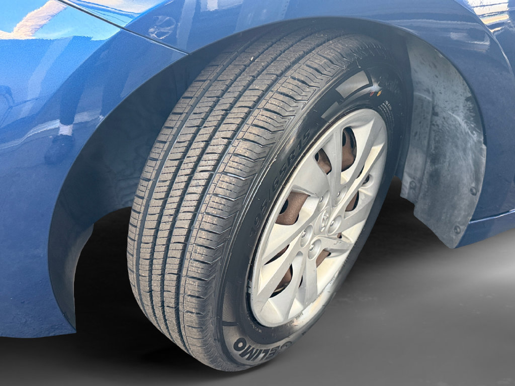 Used 2020 Hyundai Elantra SE FWD image 9