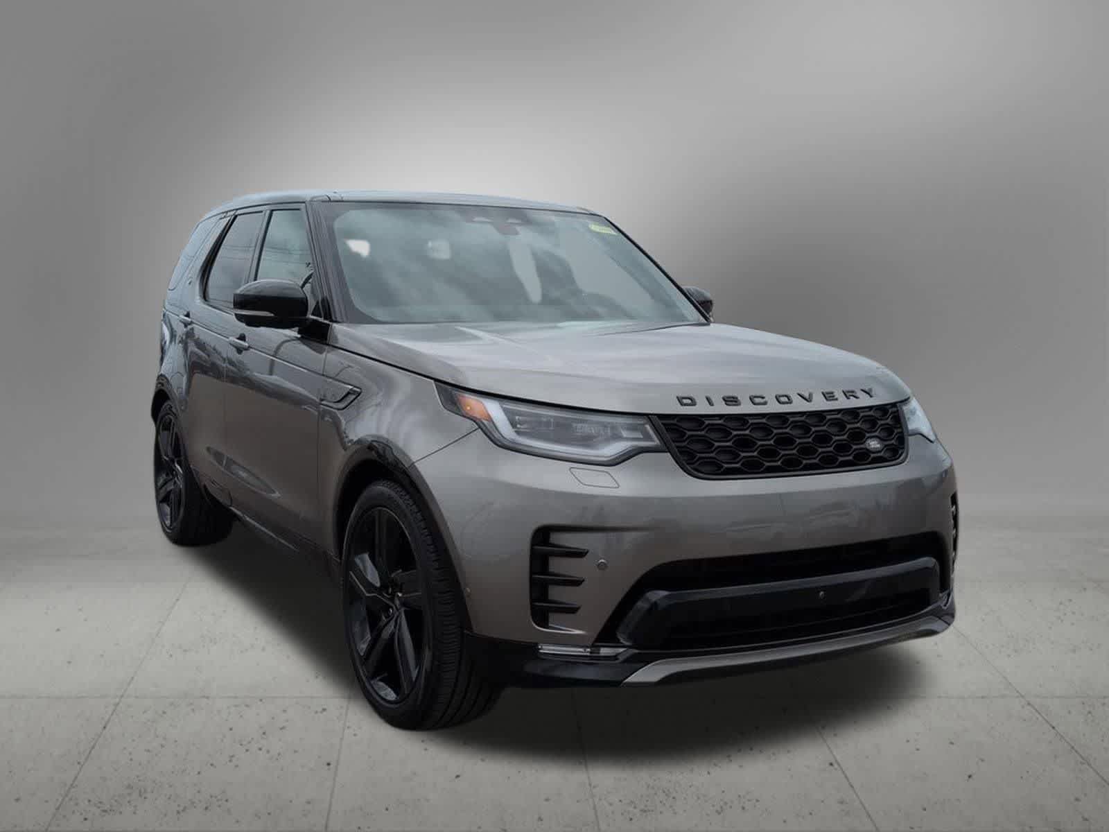 Used 2025 Land Rover Discovery Dynamic SE image 8