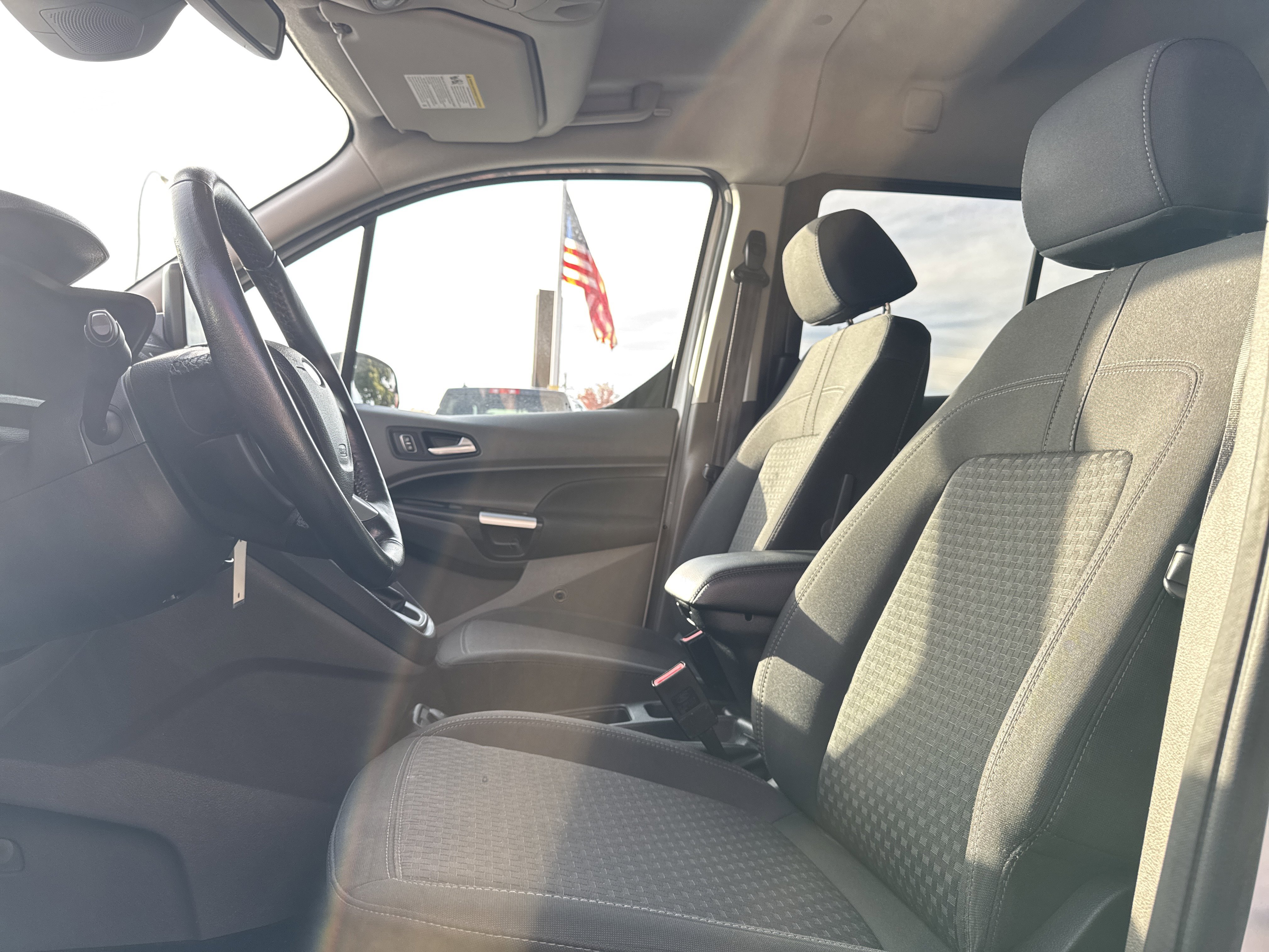 Used 2022 Ford Transit Connect XLT image 16