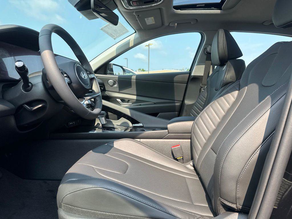 New 2026 Hyundai Elantra Limited FWD image 18