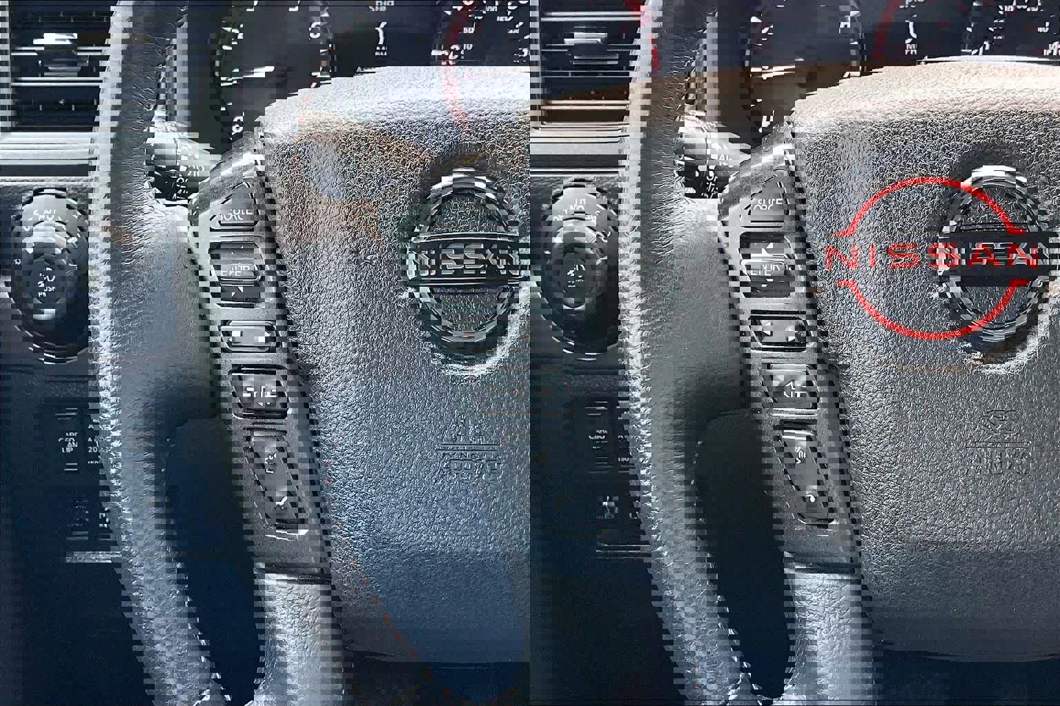 Used 2024 Nissan Titan PRO-4X w/ Pro-4x Convenience Package image 24