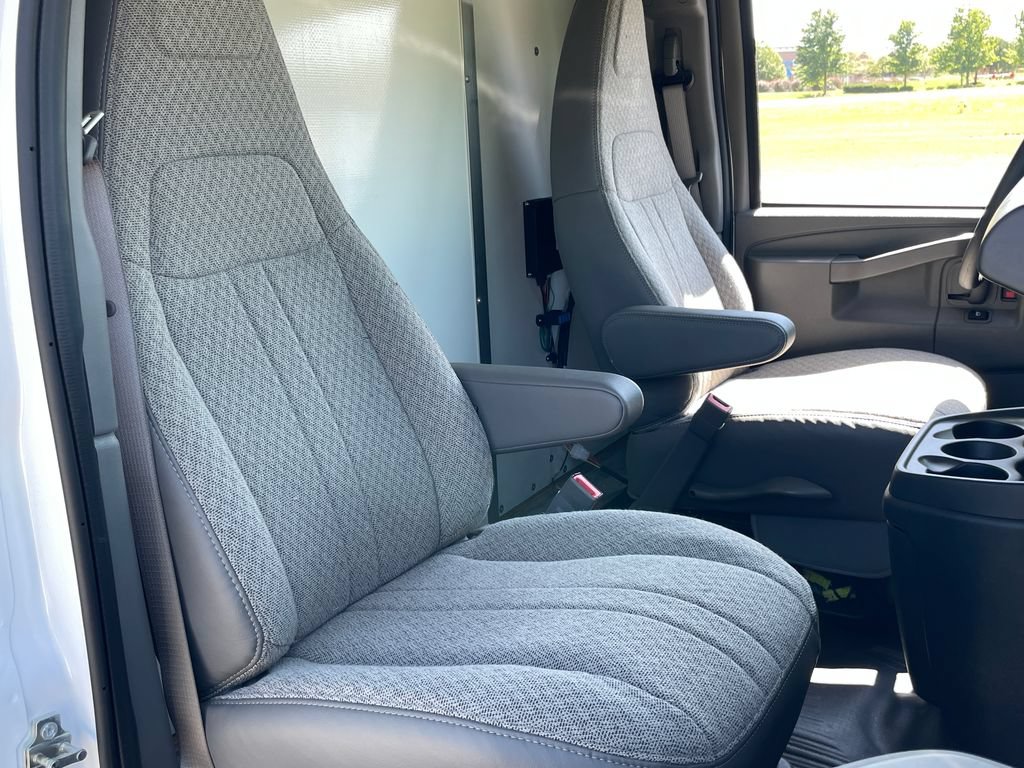 New 2025 GMC Savana 4500 w/ Power Convenience Package RWD image 35