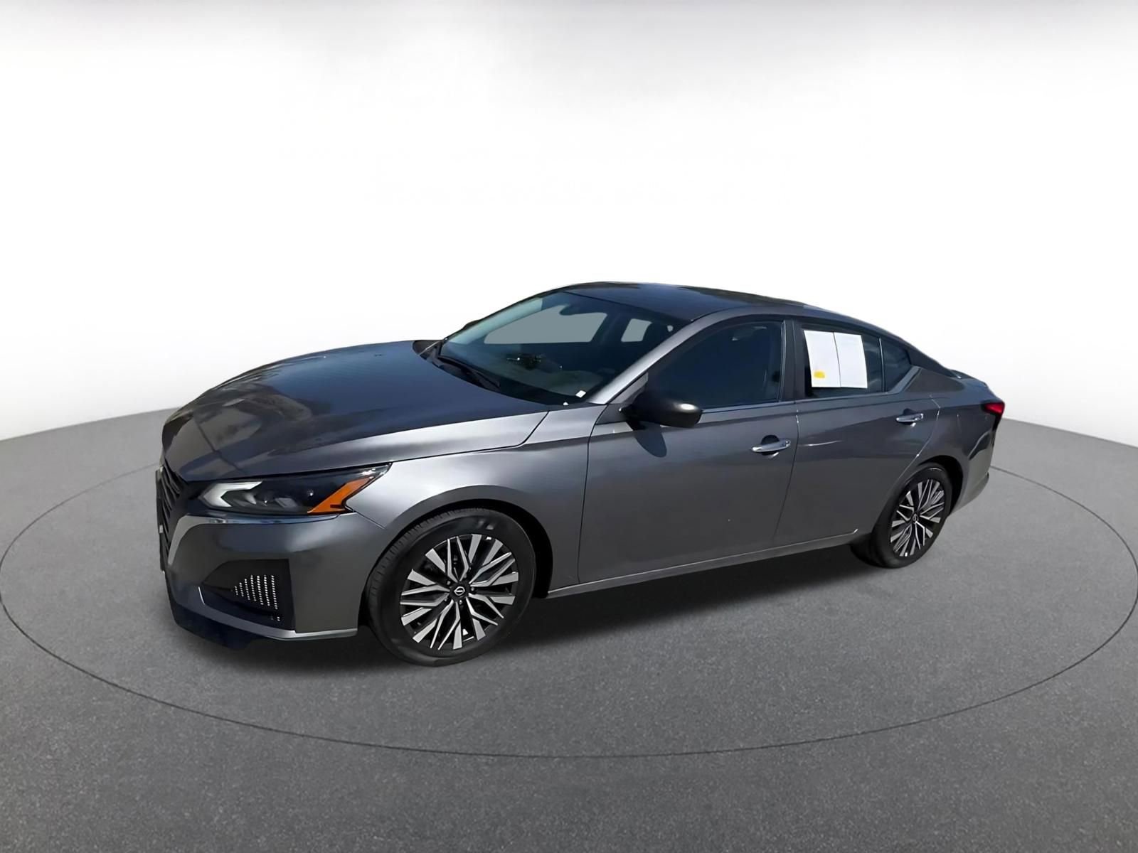 Used 2025 Nissan Altima 2.5 SV image 8