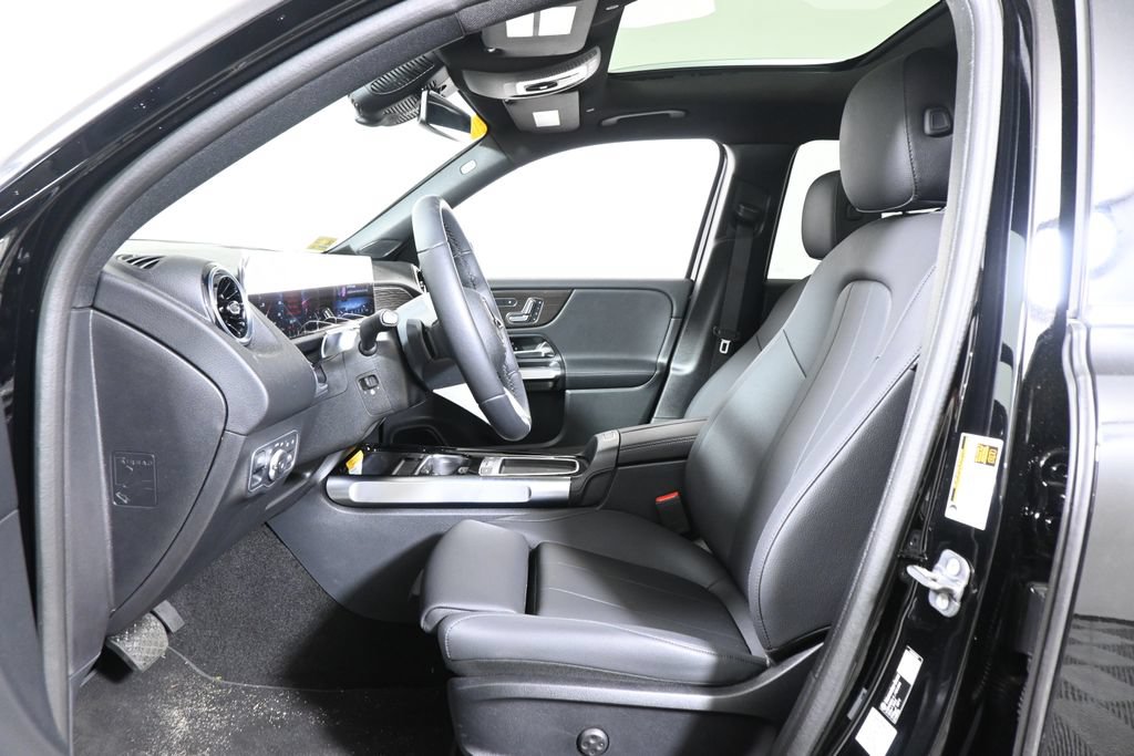 Certified 2026 Mercedes-Benz GLB 250 4MATIC image 3