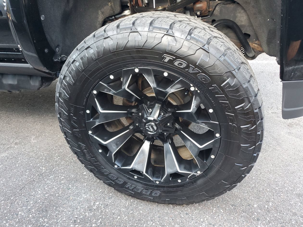 Used 2018 GMC Sierra 2500 Denali w/ Duramax Plus Package AWD/4WD image 5