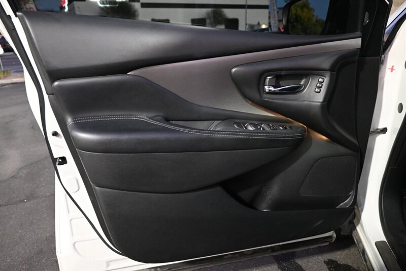 Used 2021 Nissan Murano SL w/ SL Moonroof Package AWD/4WD image 17