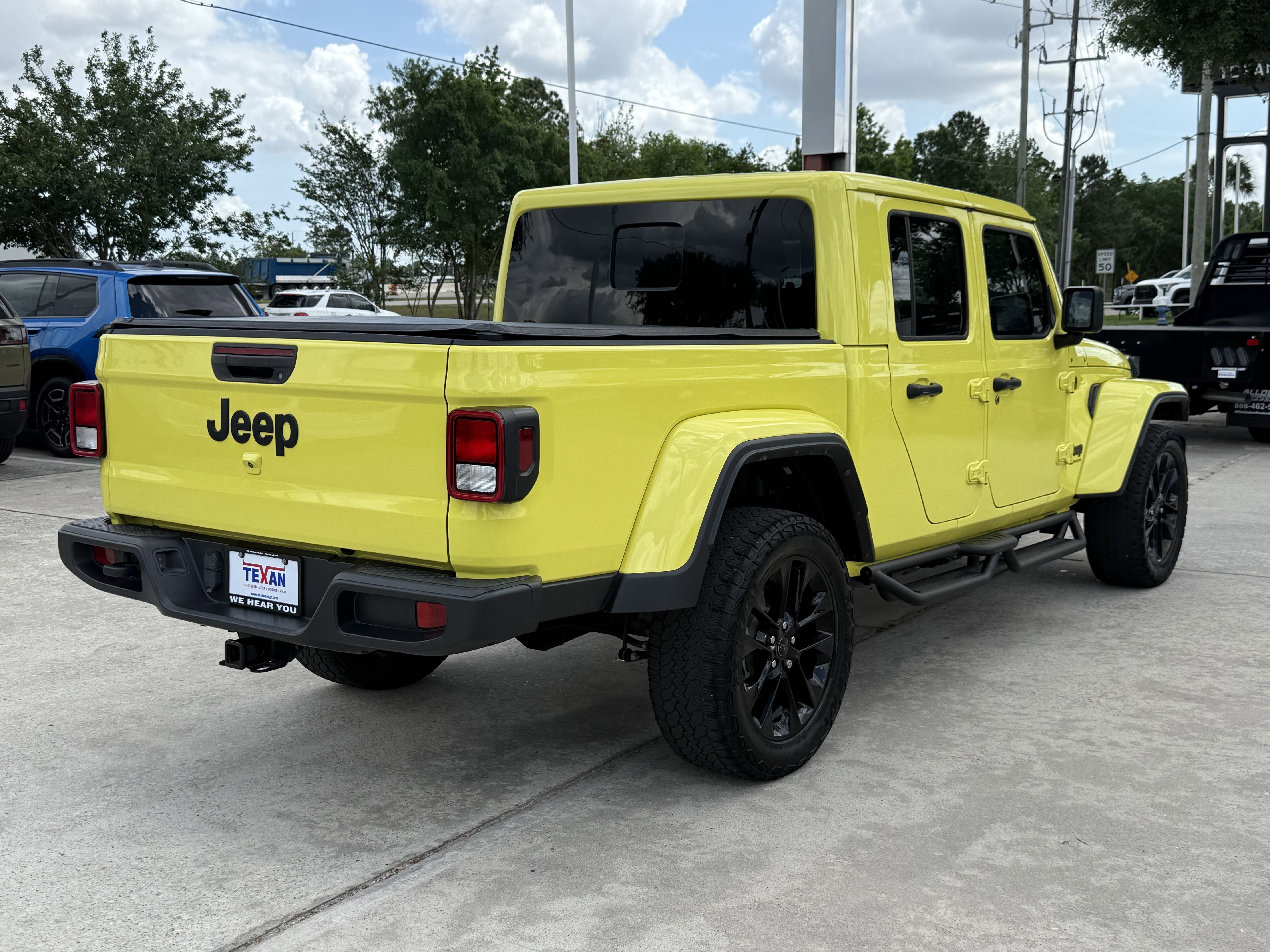 Used 2024 Jeep Gladiator Sport AWD/4WD image 5
