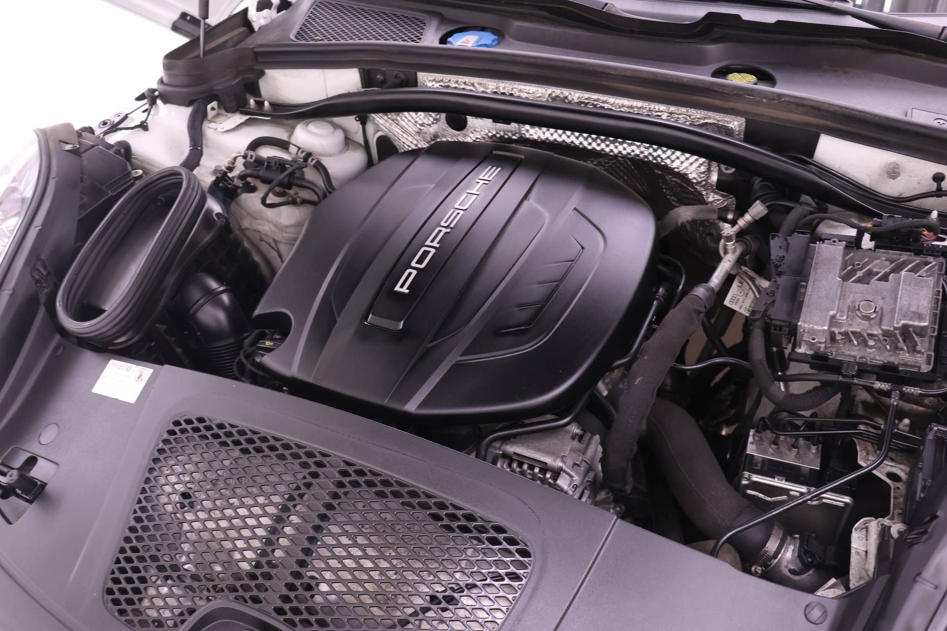 Used 2020 Porsche Macan image 24