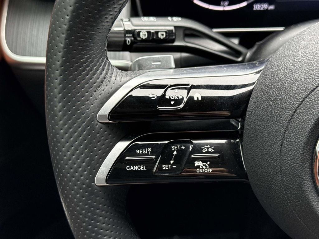 Used 2024 Mercedes-Benz GLC 300 4MATIC image 29