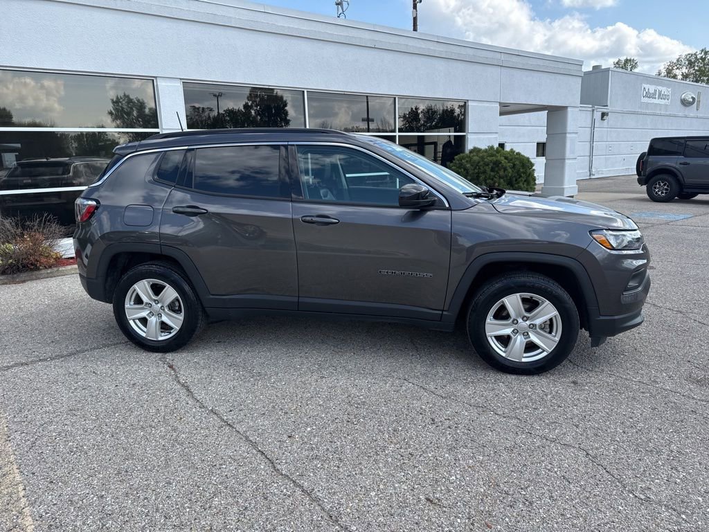 Used 2022 Jeep Compass Latitude w/ Convenience Group image 2