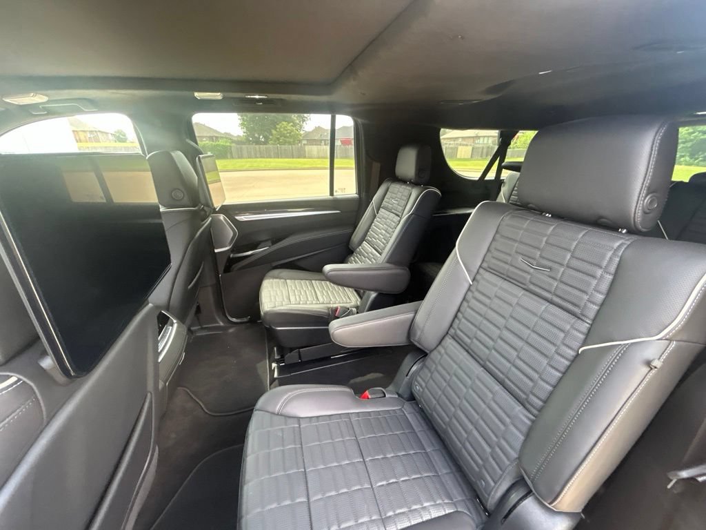 Used 2025 Cadillac Escalade ESV V w/ LPO, ONYX Package AWD/4WD image 12