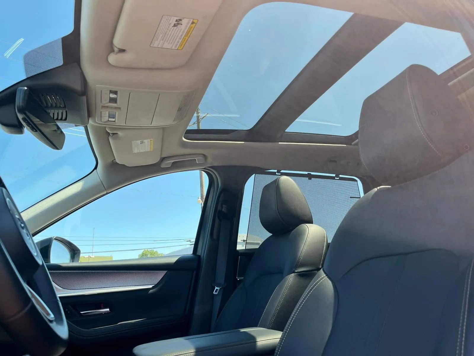 Used 2025 MAZDA CX-70 Plug-In Hybrid w/ Premium Pkg image 19