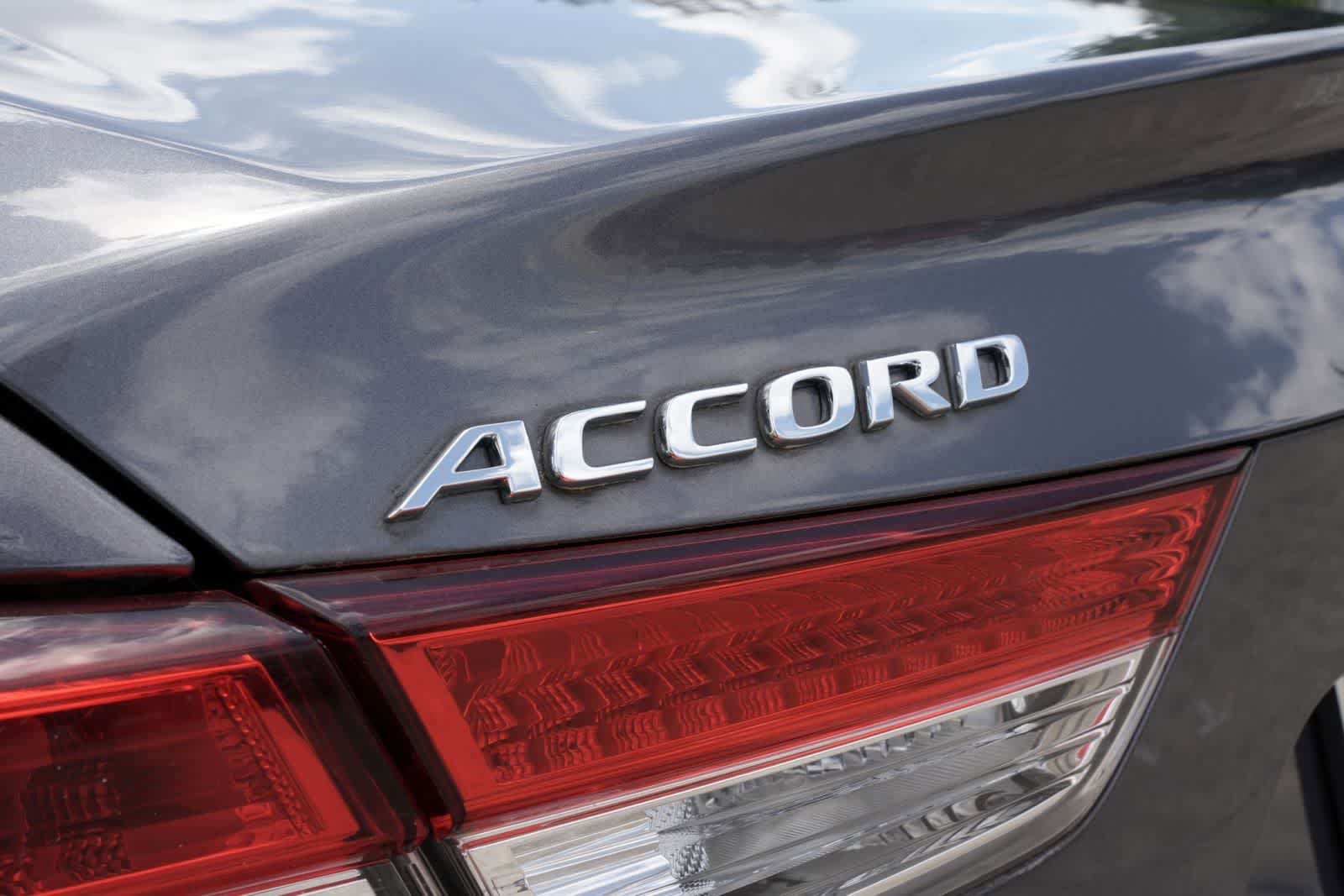 Used 2018 Honda Accord EX image 19