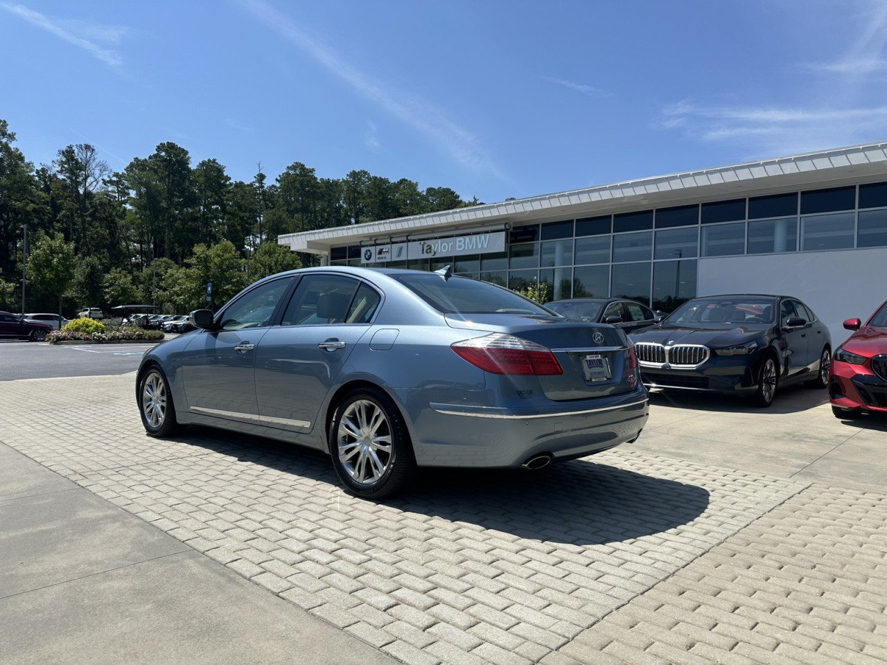 Used 2011 Hyundai Genesis 4.6 RWD image 3