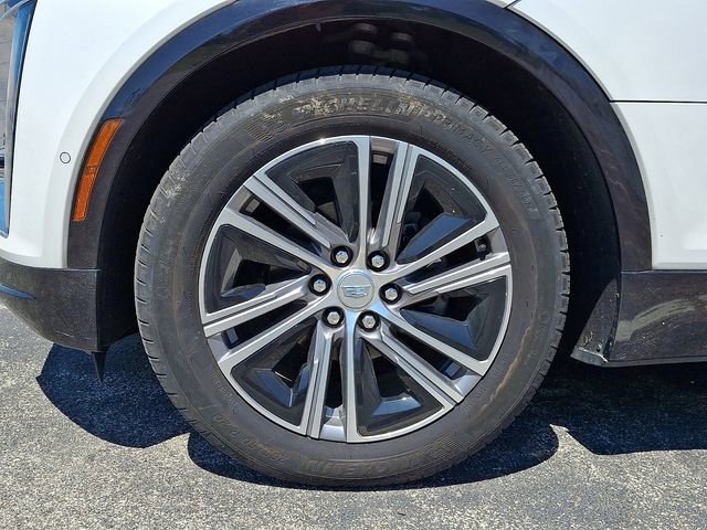 Certified 2024 Cadillac Lyriq Luxury AWD/4WD image 4